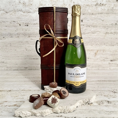 Træskrin med Cremant og 9 stykker Luksus dessertchokolade